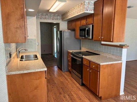 Tiny photo for 1727 W Pine Parkway, Marion, IN 46952 (MLS # 202643583)