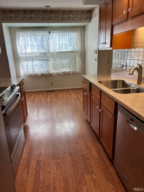 Tiny photo for 1727 W Pine Parkway, Marion, IN 46952 (MLS # 202643583)