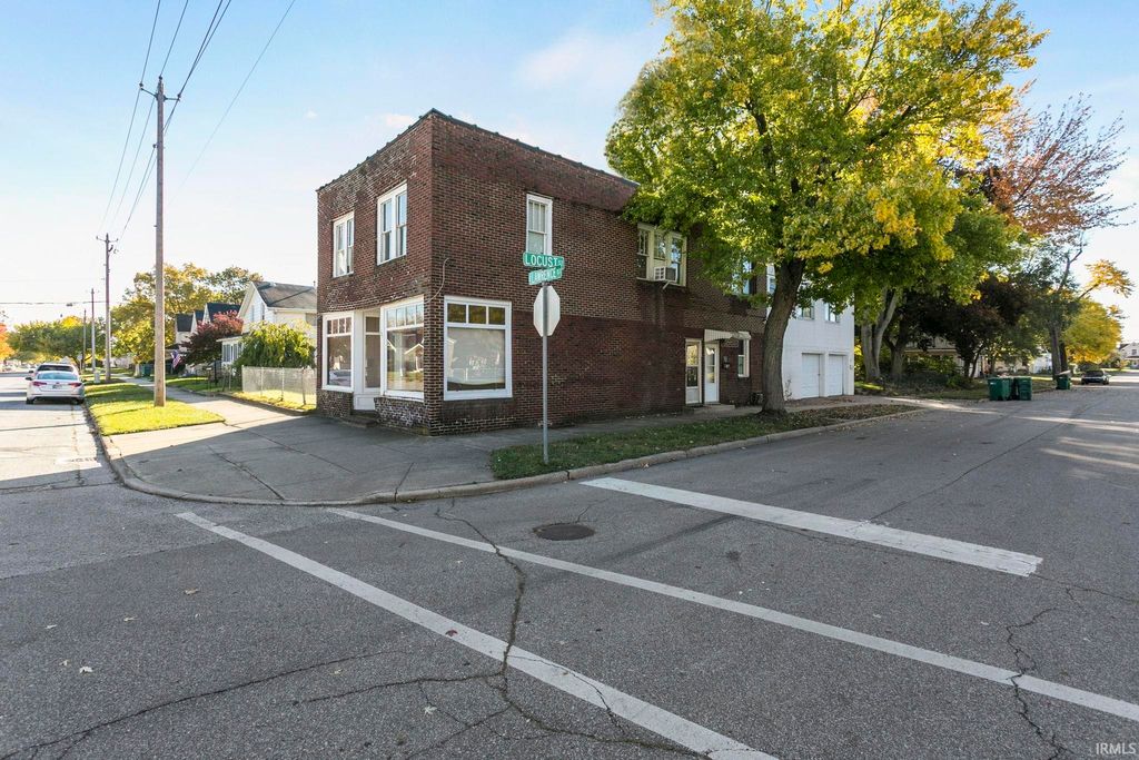 Photo of 501 E Lawrence Street, Mishawaka, IN 46545 (MLS # 202544517)