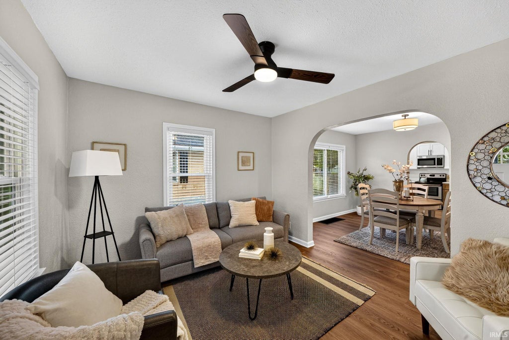 Photo of 740 E 6th Street, Mishawaka, IN 46544 (MLS # 202638918)