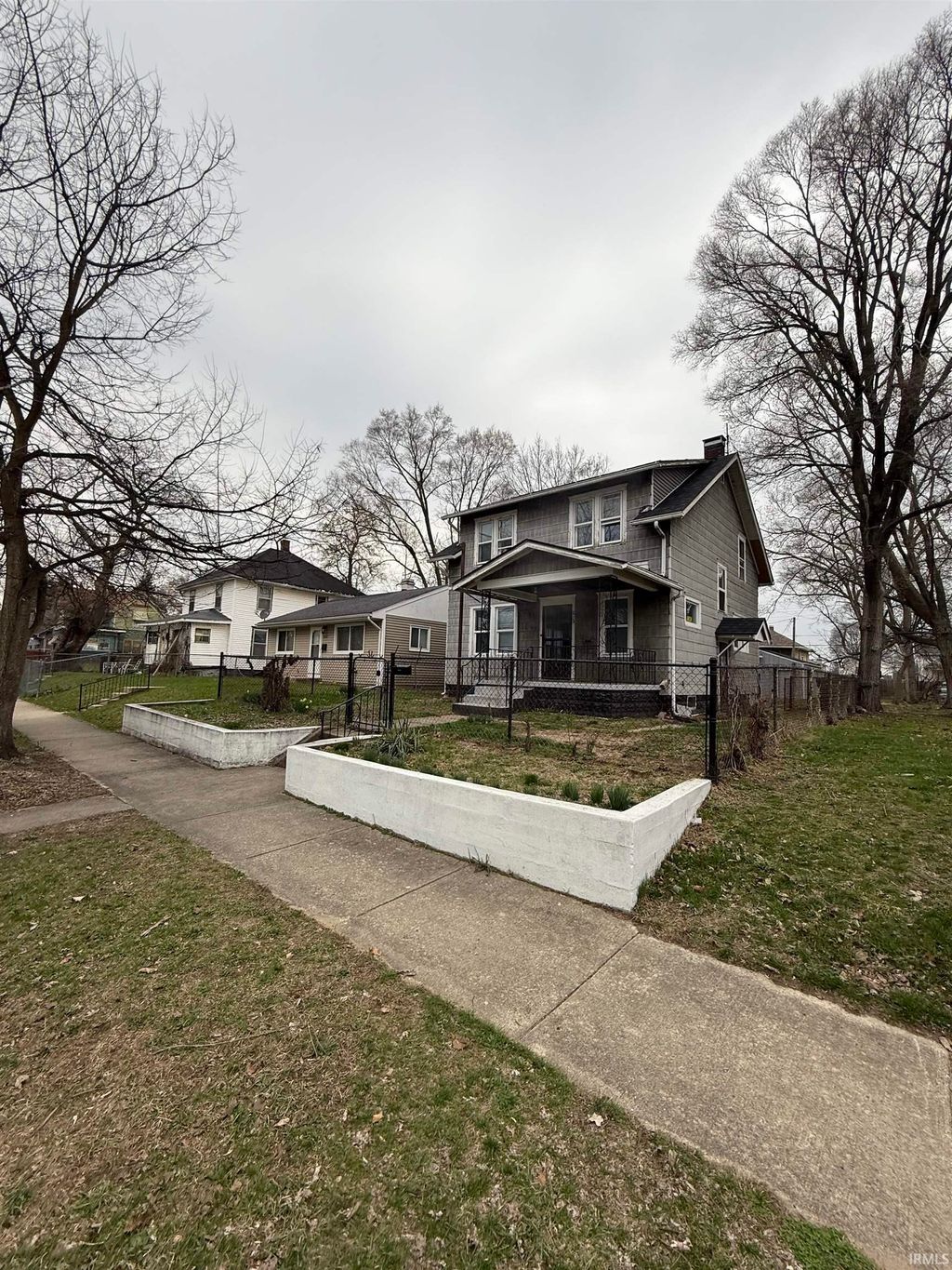 Photo of 613 E Broadway Street, South Bend, IN 46601 (MLS # 202610306)