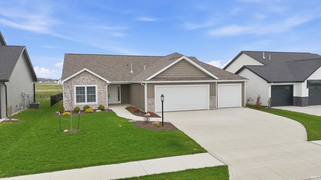 Photo of 5249 Elk Run Place, Fort Wayne, IN 46818 (MLS # 202547390)