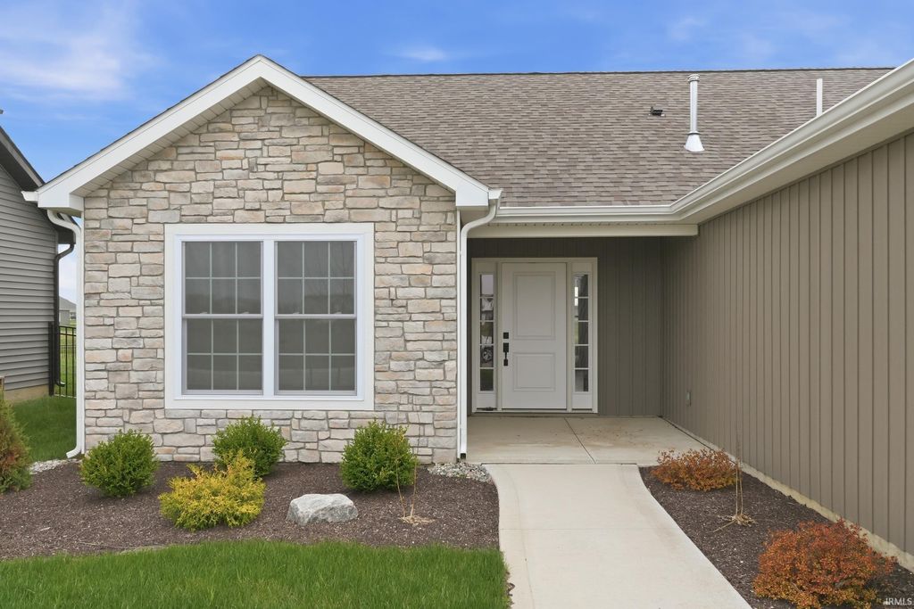 Photo of 5249 Elk Run Place, Fort Wayne, IN 46818 (MLS # 202547390)