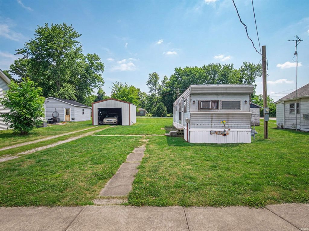 Photo of 612 S Fifth Street, Petersburg, IN 47567 (MLS # 202608933)