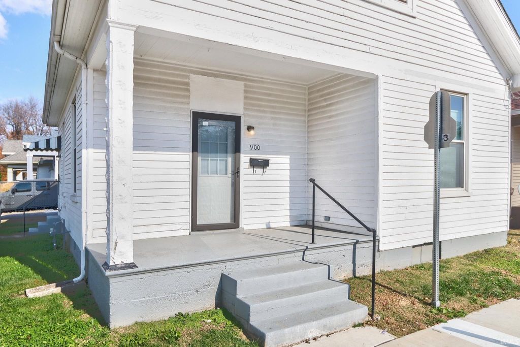Photo of 900 E Walnut Street, Evansville, IN 47713 (MLS # 202546386)