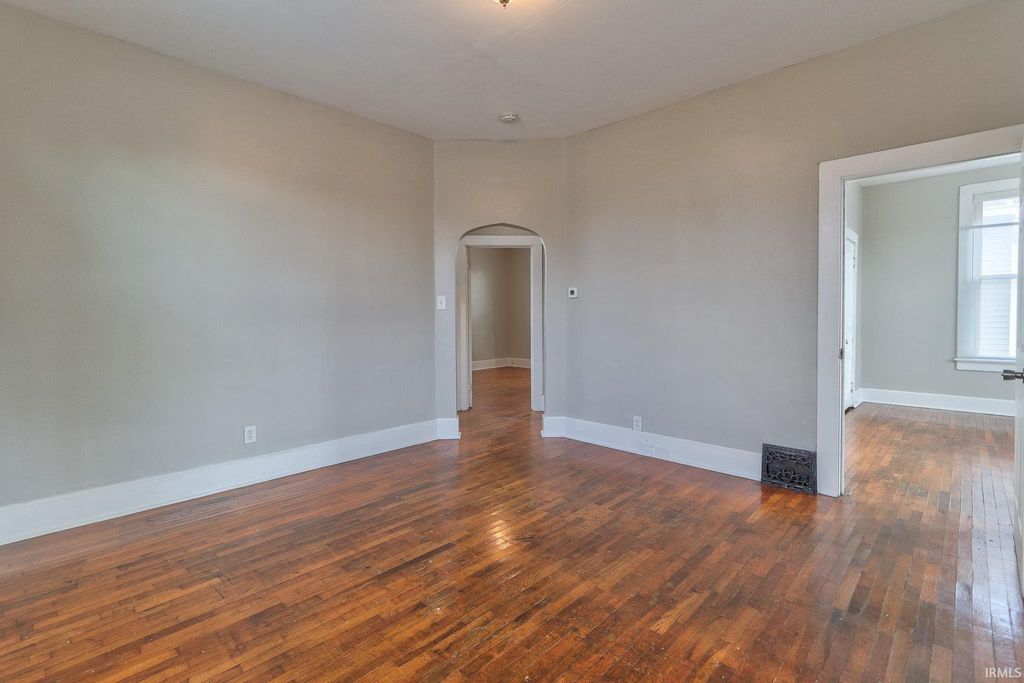 Photo of 900 E Walnut Street, Evansville, IN 47713 (MLS # 202546386)