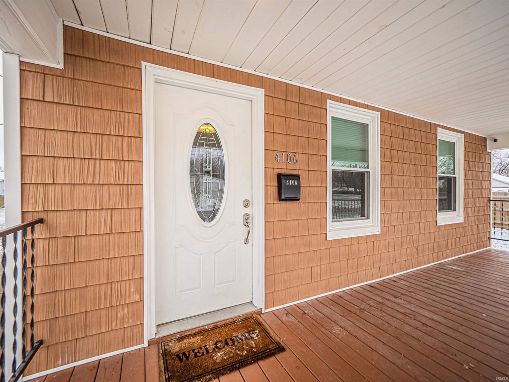 Photo of 4106 Broadway Avenue, Evansville, IN 47712 (MLS # 202547908)