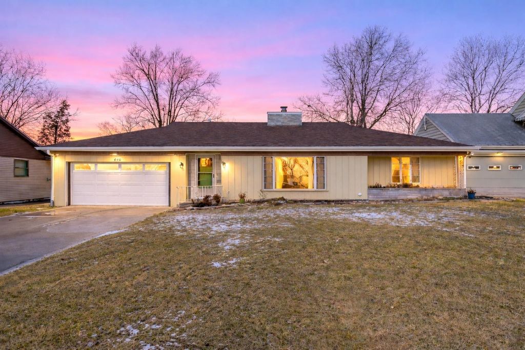 Photo of 440 W Fleming Avenue, Fort Wayne, IN 46807 (MLS # 202601444)
