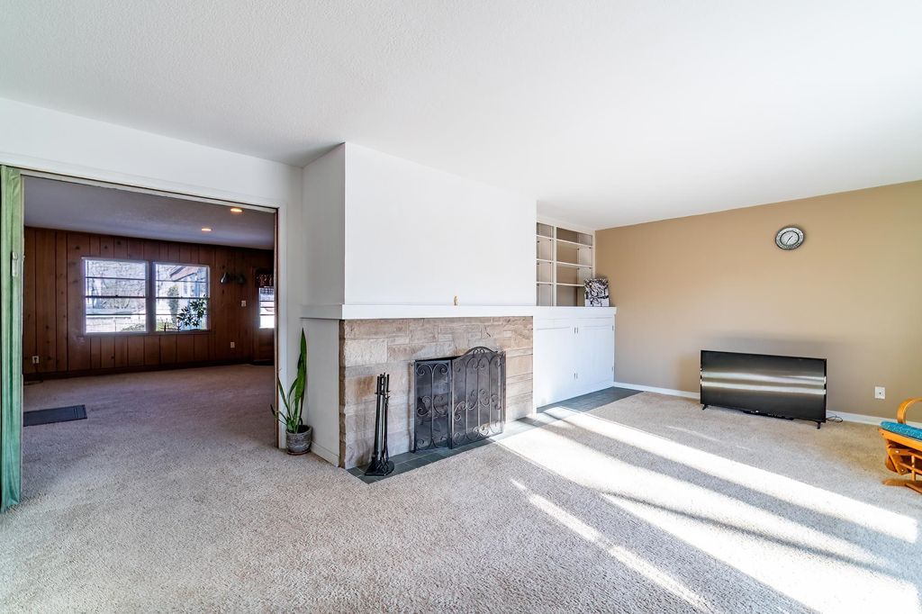 Photo of 440 W Fleming Avenue, Fort Wayne, IN 46807 (MLS # 202601444)