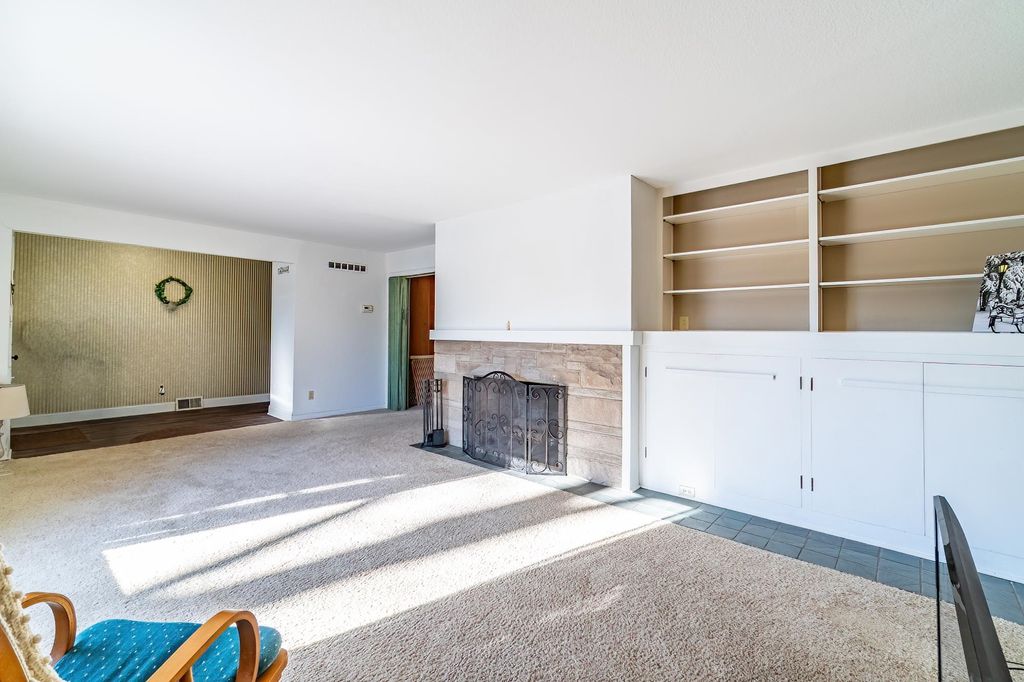 Photo of 440 W Fleming Avenue, Fort Wayne, IN 46807 (MLS # 202601444)