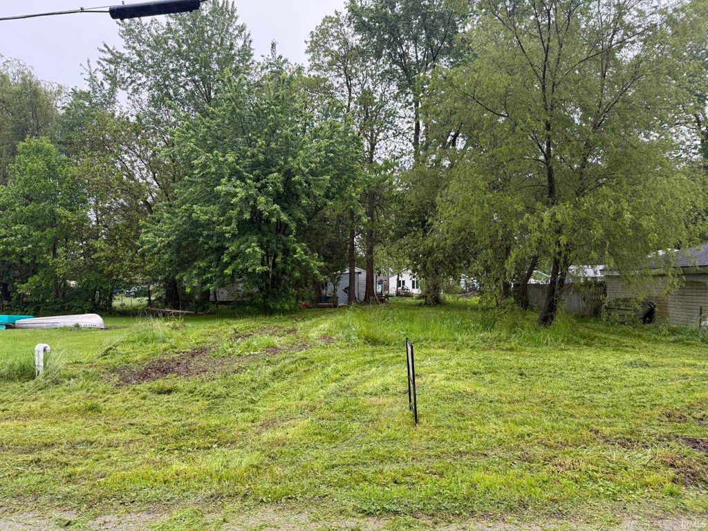 Photo of 723 S May Drive, Cromwell, IN 46723 (MLS # 202619945)