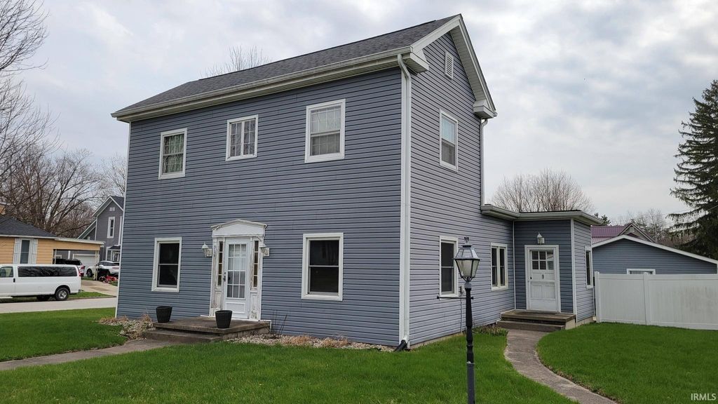 Photo of 326 N Main Street, Warren, IN 46792 (MLS # 202610870)