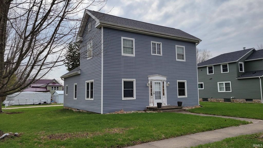 Photo of 326 N Main Street, Warren, IN 46792 (MLS # 202610870)