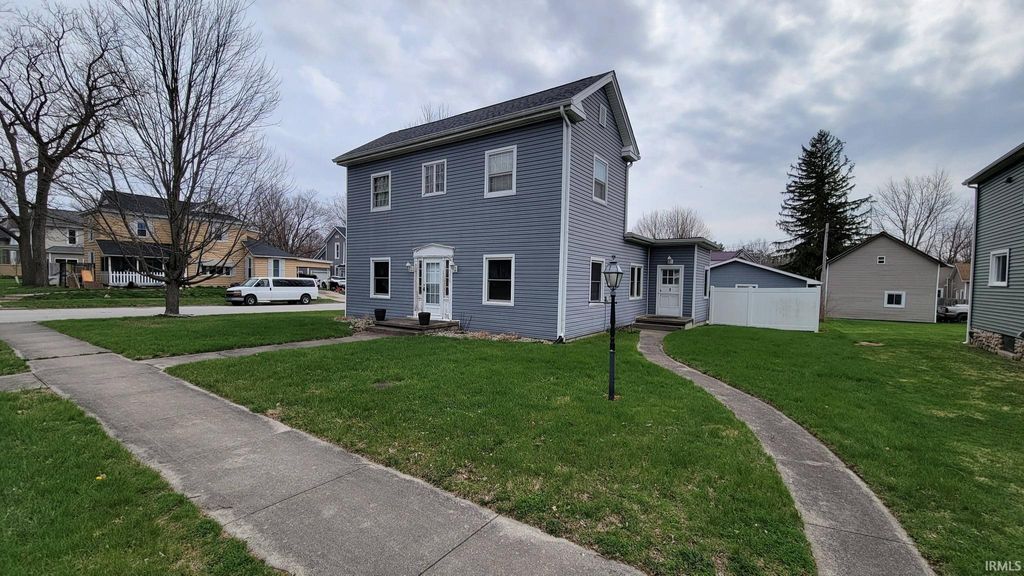 Photo of 326 N Main Street, Warren, IN 46792 (MLS # 202610870)