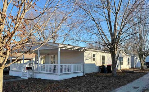 Tiny photo for 411 N Market Street, Delphi, IN 46923 (MLS # 202602318)