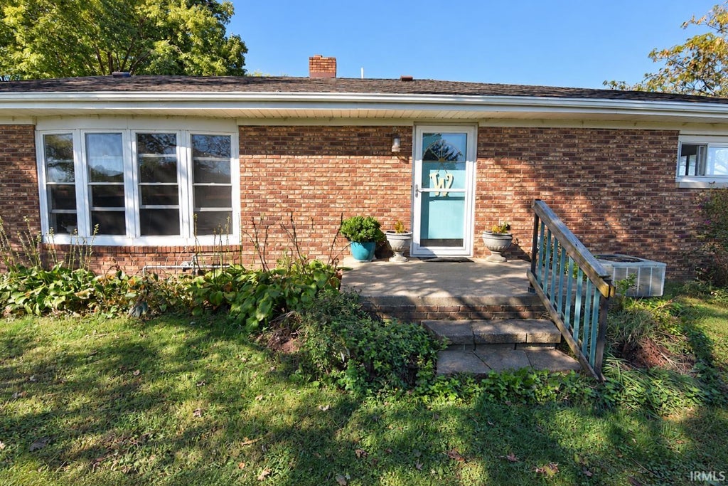 Photo of 205 W 600 S, Fort Branch, IN 47648 (MLS # 202643476)