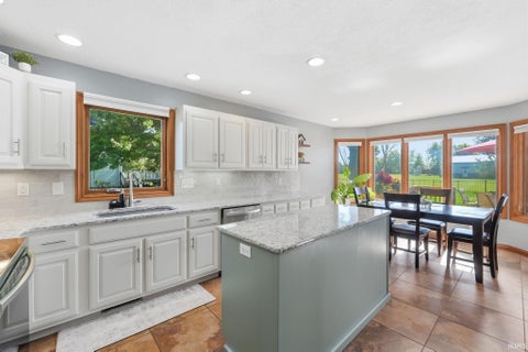 Tiny photo for 1634 Vanderbilt Drive, Fort Wayne, IN 46845 (MLS # 202641923)