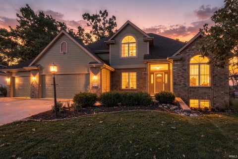 Photo of 1634 Vanderbilt Drive, Fort Wayne, IN 46845 (MLS # 202641923)