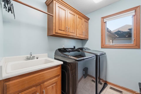 Tiny photo for 1634 Vanderbilt Drive, Fort Wayne, IN 46845 (MLS # 202641923)