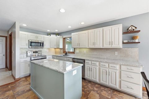 Tiny photo for 1634 Vanderbilt Drive, Fort Wayne, IN 46845 (MLS # 202641923)