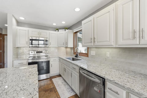 Tiny photo for 1634 Vanderbilt Drive, Fort Wayne, IN 46845 (MLS # 202641923)