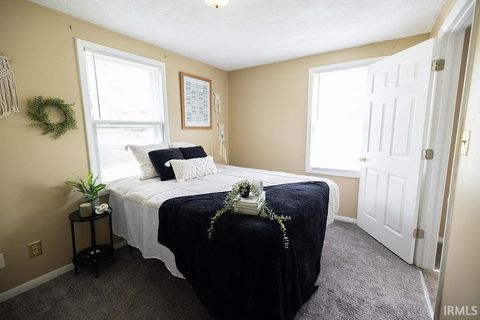 Tiny photo for 308 E Berkley Avenue, Muncie, IN 47303 (MLS # 202616161)