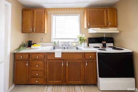 Tiny photo for 308 E Berkley Avenue, Muncie, IN 47303 (MLS # 202616161)