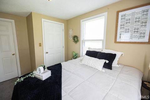 Tiny photo for 308 E Berkley Avenue, Muncie, IN 47303 (MLS # 202616161)