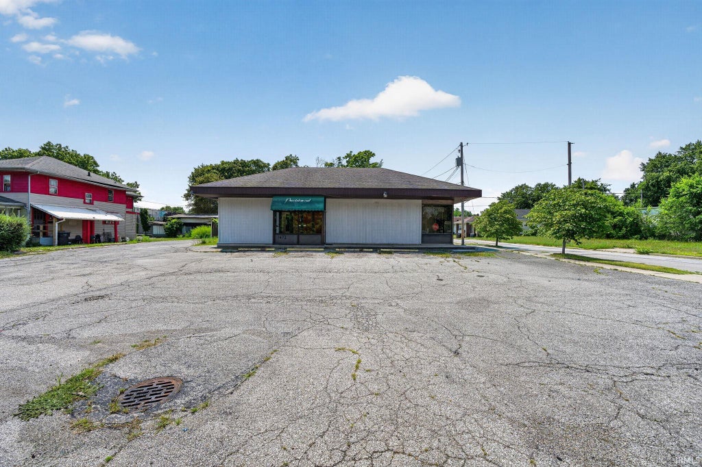 Photo of 1602 E Lincolnway, South Bend, IN 46613 (MLS # 202643908)