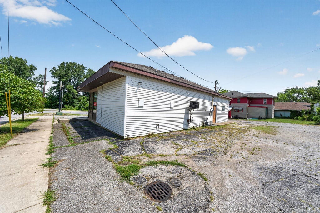 Photo of 1602 E Lincolnway, South Bend, IN 46613 (MLS # 202643908)