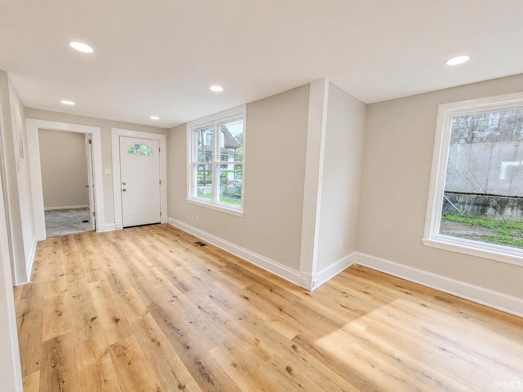 Photo of 733 E Bronson Street, South Bend, IN 46601 (MLS # 202633332)