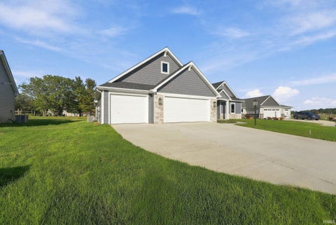 Tiny photo for 10071 Gala Cove, Fort Wayne, IN 46835 (MLS # 202641942)