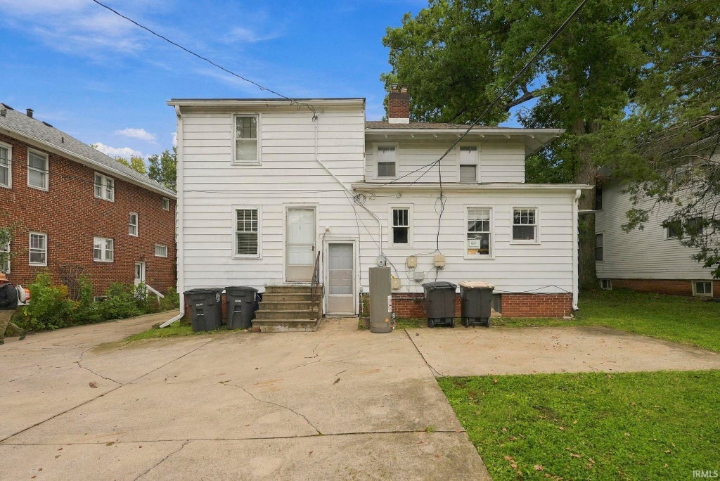 Photo of 3718 S Wayne Avenue, Fort Wayne, IN 46807 (MLS # 202639696)