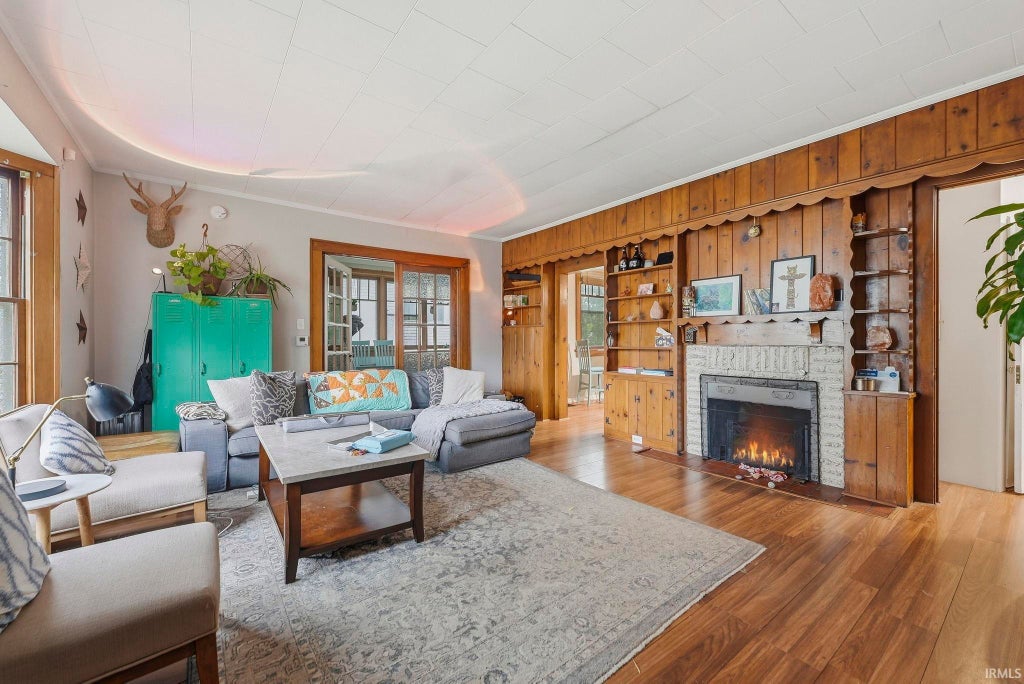 Photo of 3718 S Wayne Avenue, Fort Wayne, IN 46807 (MLS # 202639696)