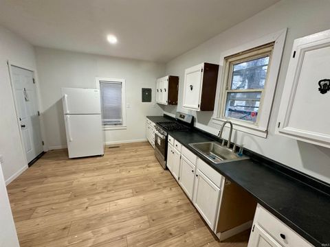 Tiny photo for 806 S Home Avenue, Kokomo, IN 46901 (MLS # 202548712)