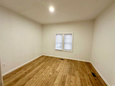 Tiny photo for 806 S Home Avenue, Kokomo, IN 46901 (MLS # 202548712)