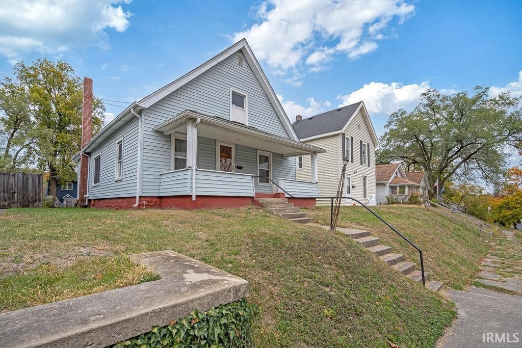 Photo of 716 W 7th Street, Marion, IN 46953 (MLS # 202548079)