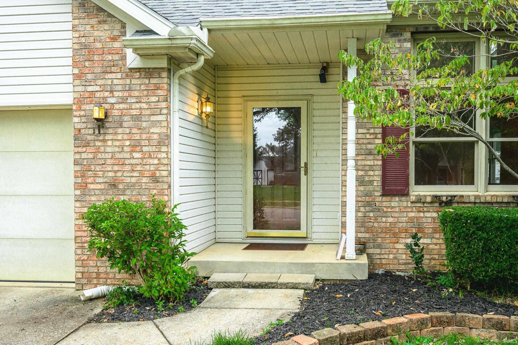 Photo of 600 W Cyprus Circle, Bloomington, IN 47403 (MLS # 202640041)