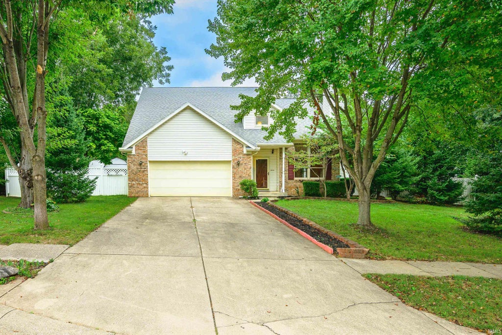 Photo of 600 W Cyprus Circle, Bloomington, IN 47403 (MLS # 202640041)
