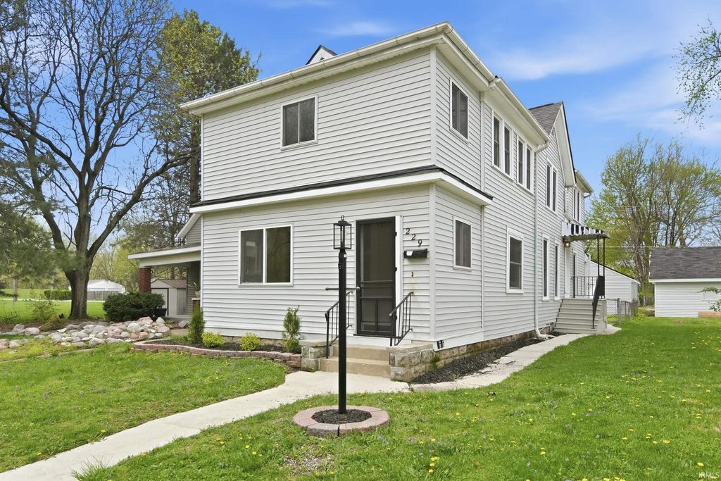 Photo of 229 Center Street, Fort Wayne, IN 46808 (MLS # 202616438)