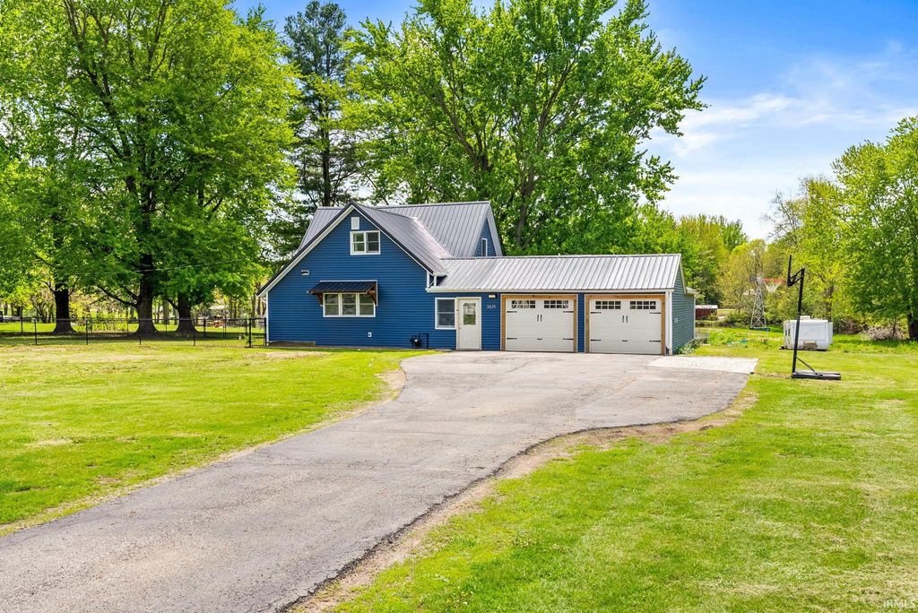 Photo of 3825 W Old Road 30, Warsaw, IN 46580 (MLS # 202616036)