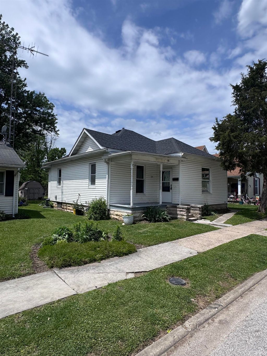 Photo of 609 H Street, Bedford, IN 47421 (MLS # 202617450)
