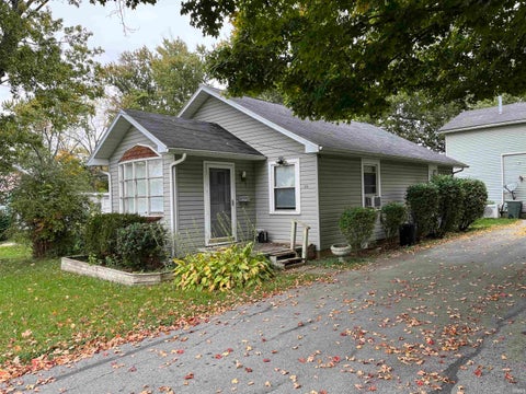 Tiny photo for 514 & 516 W Mercer, Hartford City, IN 47348 (MLS # 202643648)