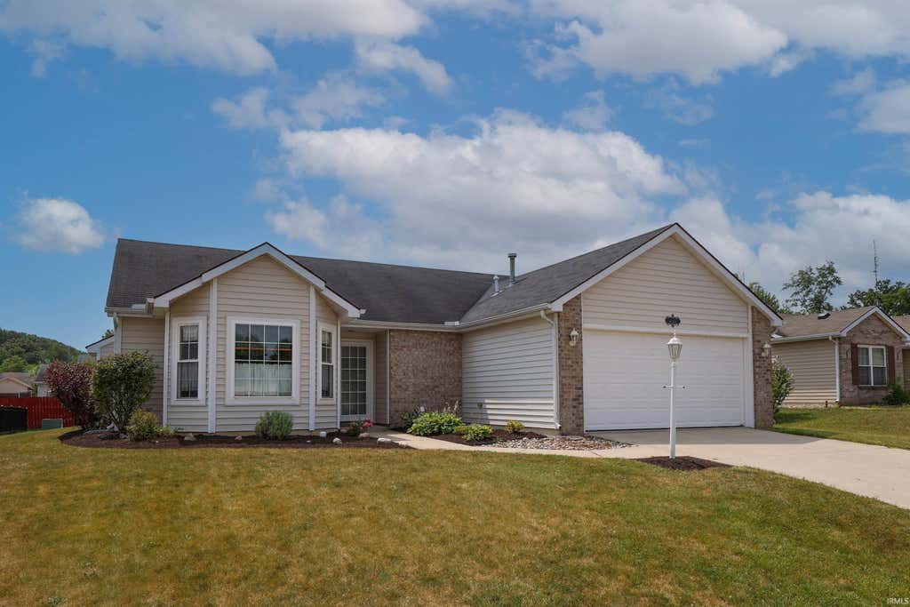 Photo of 2021 Granny Smith Place, Kendallville, IN 46755 (MLS # 202630720)
