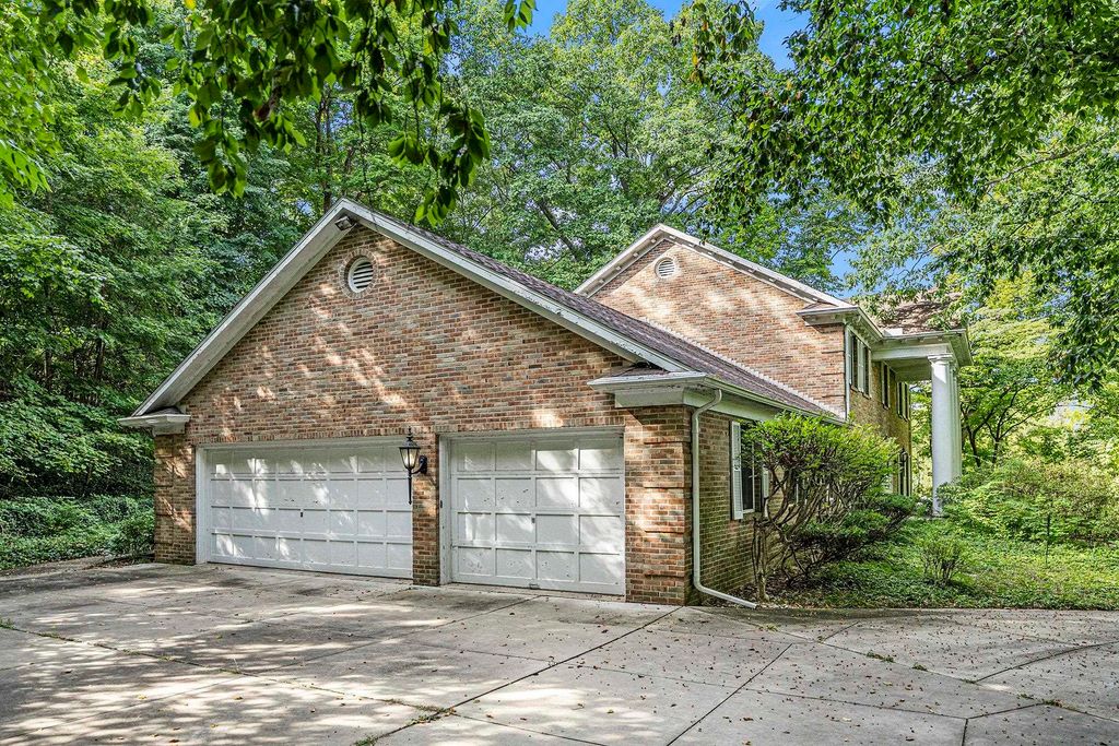 Photo of 1130 Dunrobbin Lane, South Bend, IN 46614 (MLS # 202538222)