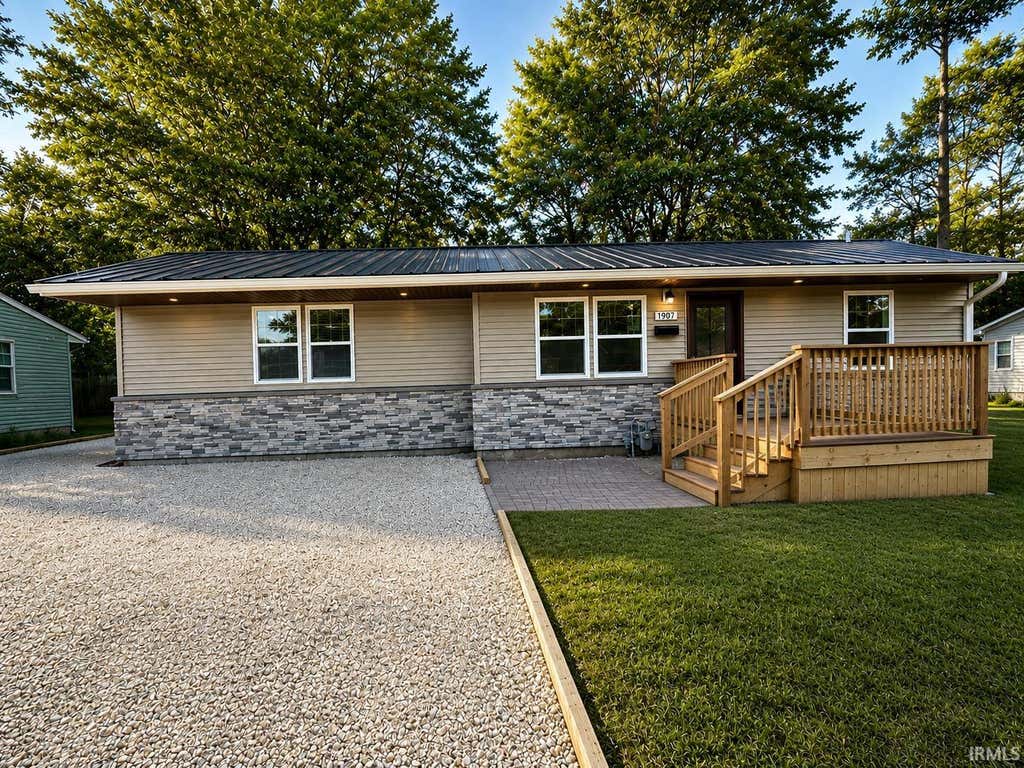 Photo of 1907 Ridgway Avenue, Evansville, IN 47714 (MLS # 202634471)