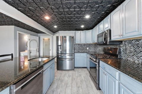 Tiny photo for 6530 E Mcguire Road, Churubusco, IN 46723 (MLS # 202637807)