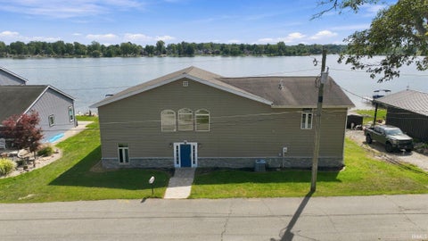 Photo of 6530 E Mcguire Road, Churubusco, IN 46723 (MLS # 202637807)