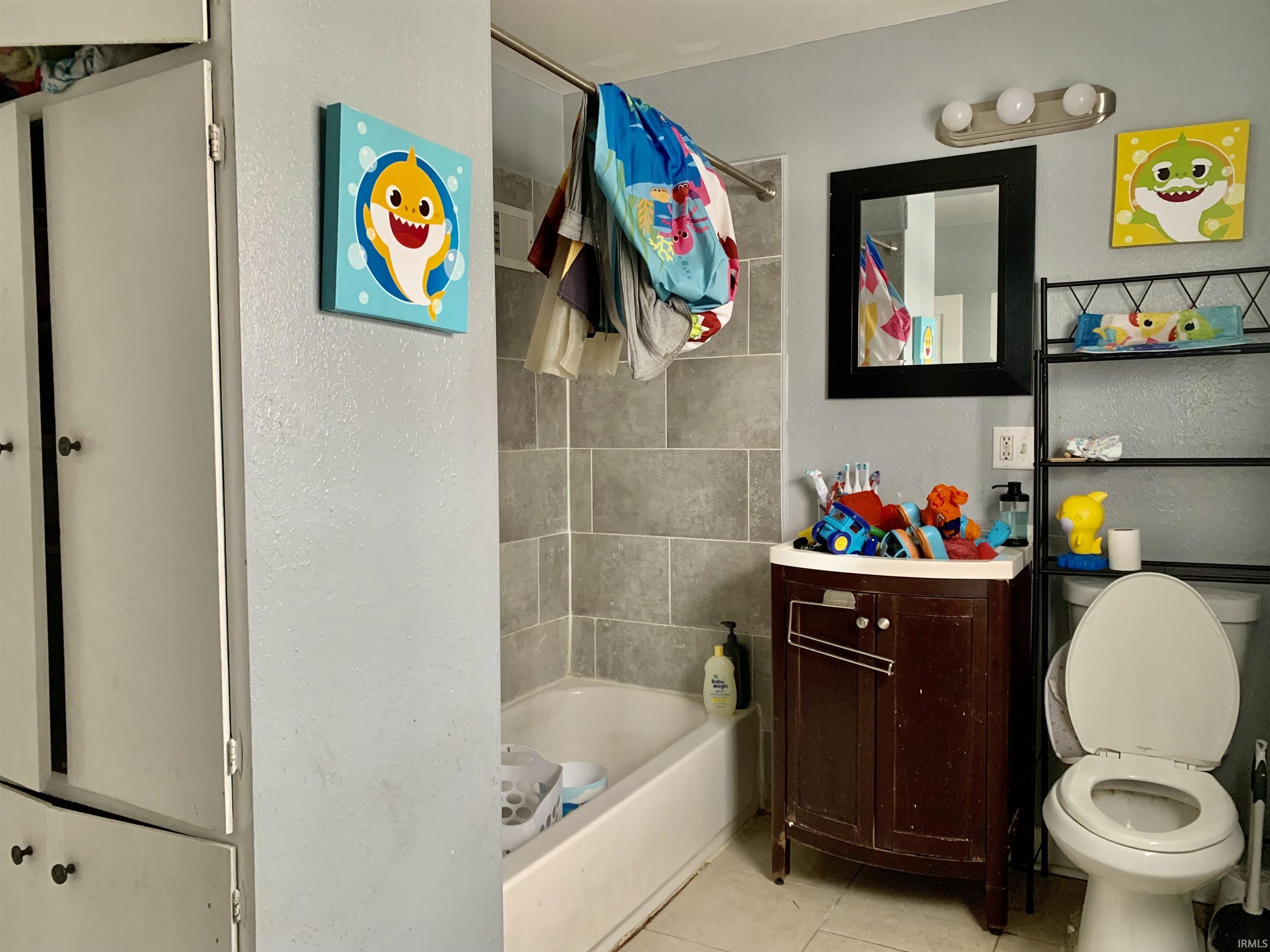 South Bend, Indiana 46616, United States, 3 Bedrooms Bedrooms, ,1 BathroomBathrooms,Residential,Pending,3519