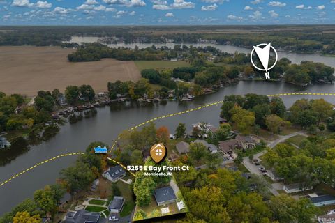 Tiny photo for 5255 E Bay Front Court, Monticello, IN 47960 (MLS # 202611348)